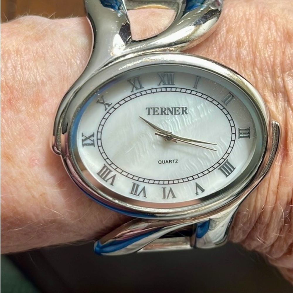 BIJOUX TERNER Vintage Ladies Quartz Fashion Watch, Silver color